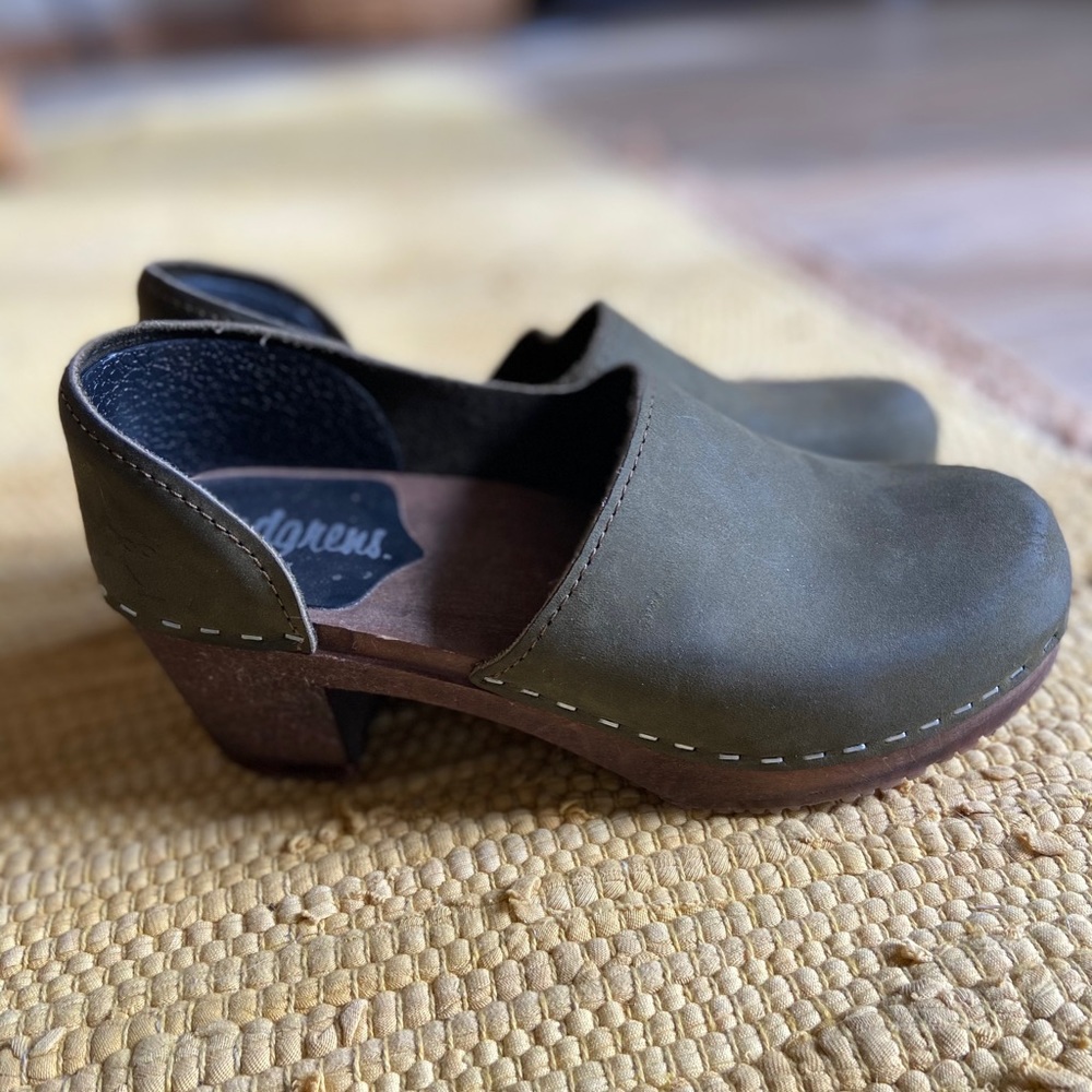 Sandgrens Brett Clogs; size 6